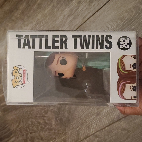 American Horror Story FREAK SHOW TATTLER TWINS Funko Pop #242 - Picture 6 of 12
